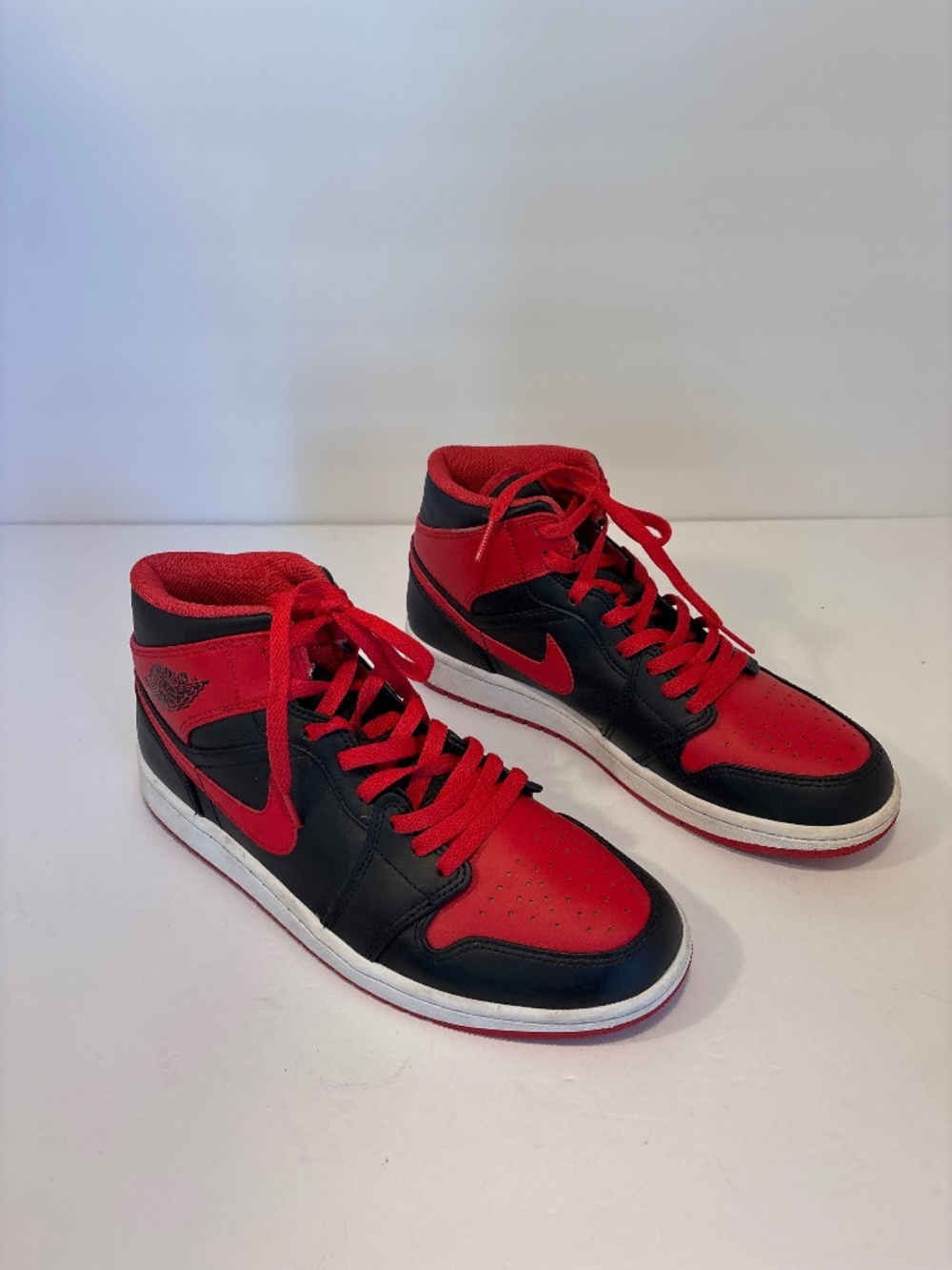 Nike Air Jordan 1 Mid Bred Black Red Sneakers Sz 9.5